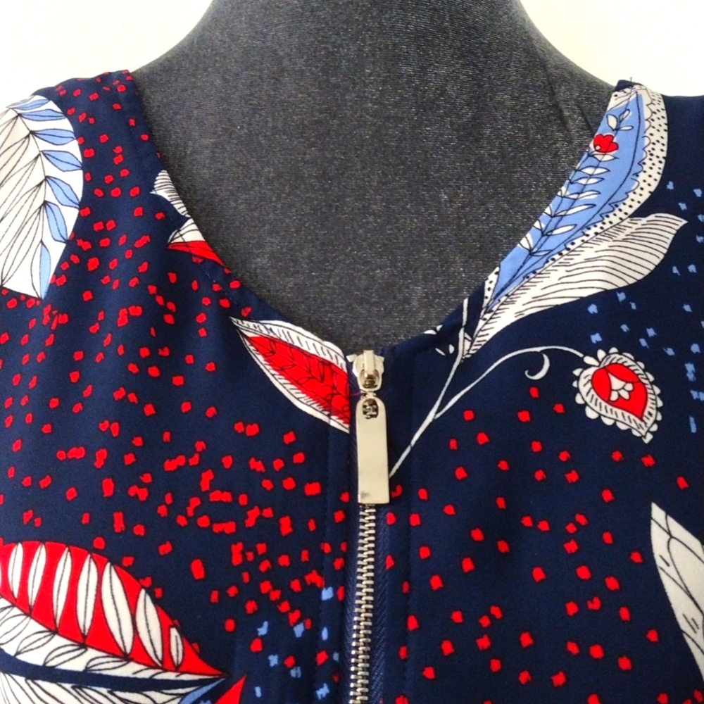 Roz Ali Floral Tank Top Zip V Neck Sleeveless Blouse Red White Blue Medium - Picture 6 of 9